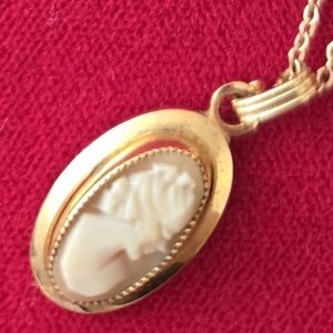 Vintage Gold Cameo Pendant Necklace